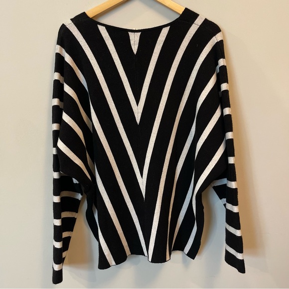 Moth from Anthropologie Large Black and White Striped Hadley Sweater V Neck - Picture 3 of 7